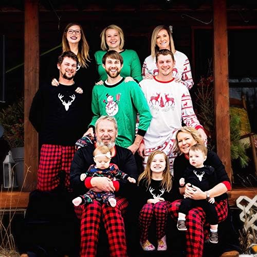 Семејните пижами што одговараат на iffei ги поставува Божиќните п.Ј.