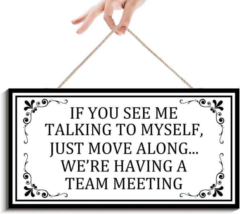 Officeидна уметност во канцелариски хумор - Ако ме гледате како зборувам со себе, само тргнете. Имаме тимски состанок - Смешен знак за понуда за украси за домашни кабин?