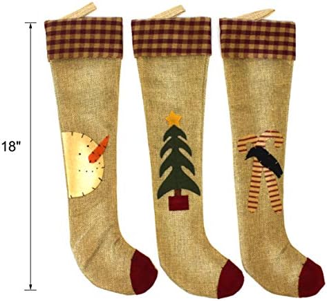 CVHomedeco. Примитиви рустикален дизајн 18 инчи новогодишно дрво што виси чорапи гроздобер снежен човек, дрво, врана и бонбони трска Божиќ што виси декорации подароци, 3 р