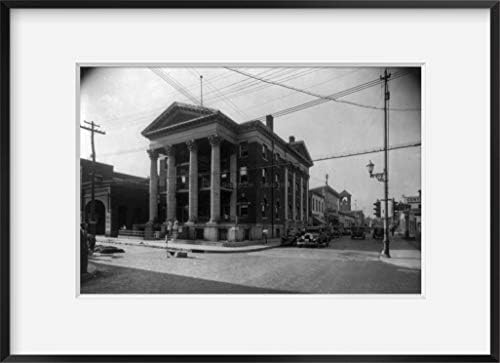 Бесконечни фотографии Фотографија на Стаунтон, Вирџинија: Улична сцена со јавна зграда во преден план