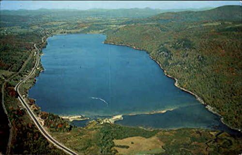 Воздушен Поглед На Прекрасното Кристално Езеро Сценско Вермонт ВТ Оригинална Гроздобер Разгледница