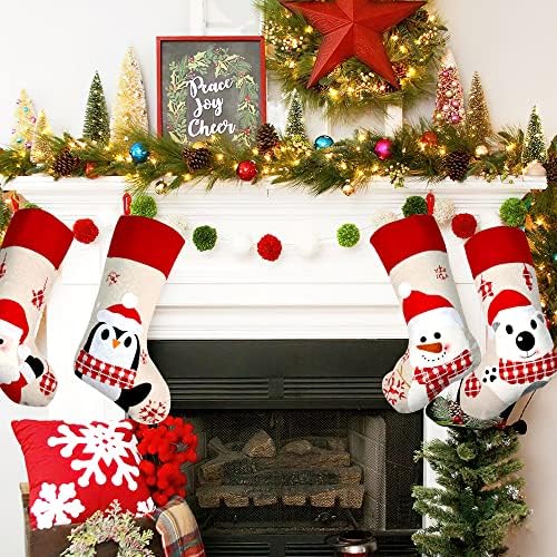 Божиќни чорапи на Бурлап, 4 пакувања 18 инчи Божиќни чорапи големи рустикални божиќни чорапи со Дедо Мраз, Снежен човек, Мечка, Пингвин обрасци