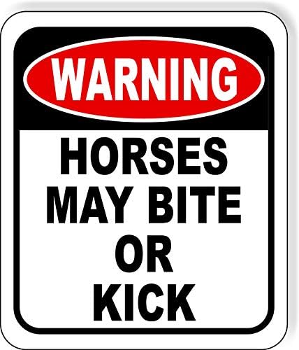 Предупредувачките коњи можат да каснат или да клоцаат алуминиумски композитен знак на отворено 8,5 x10