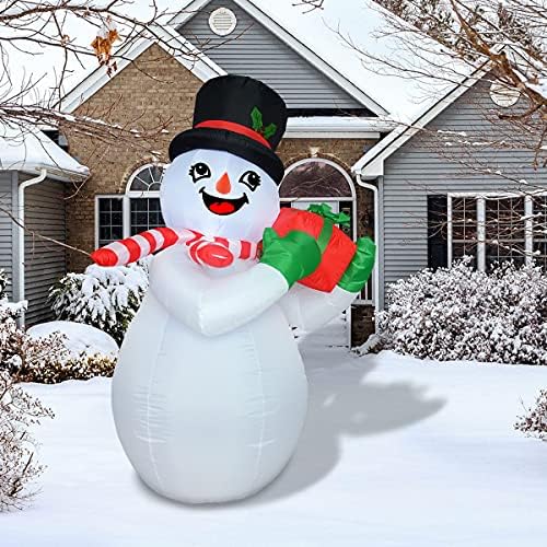 Comin 6ft Божиќни надувувања на отворено украси, кренете снежен човек што држи кутија за подароци надувување со вградени LED диоди за