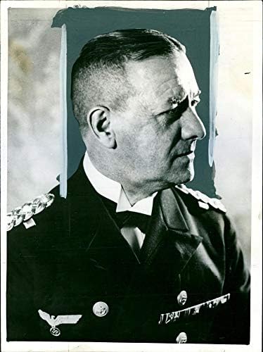 Гроздобер фотографија на адмиралот Ерих Радер