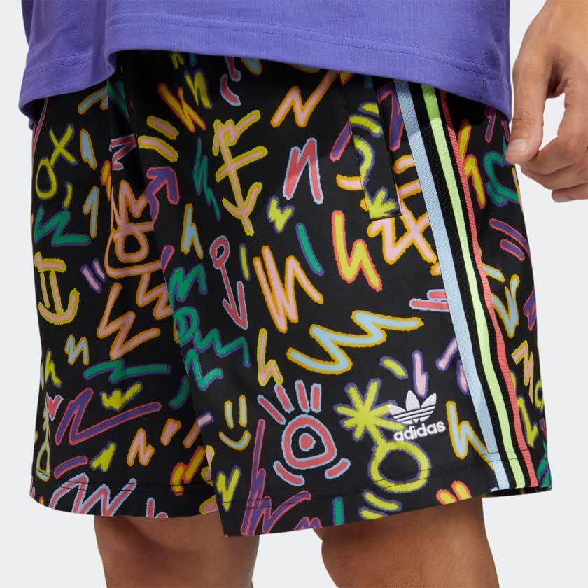 Adidas оригиналните женски loveубов се обединуваат doodle печатени ткаени кратки