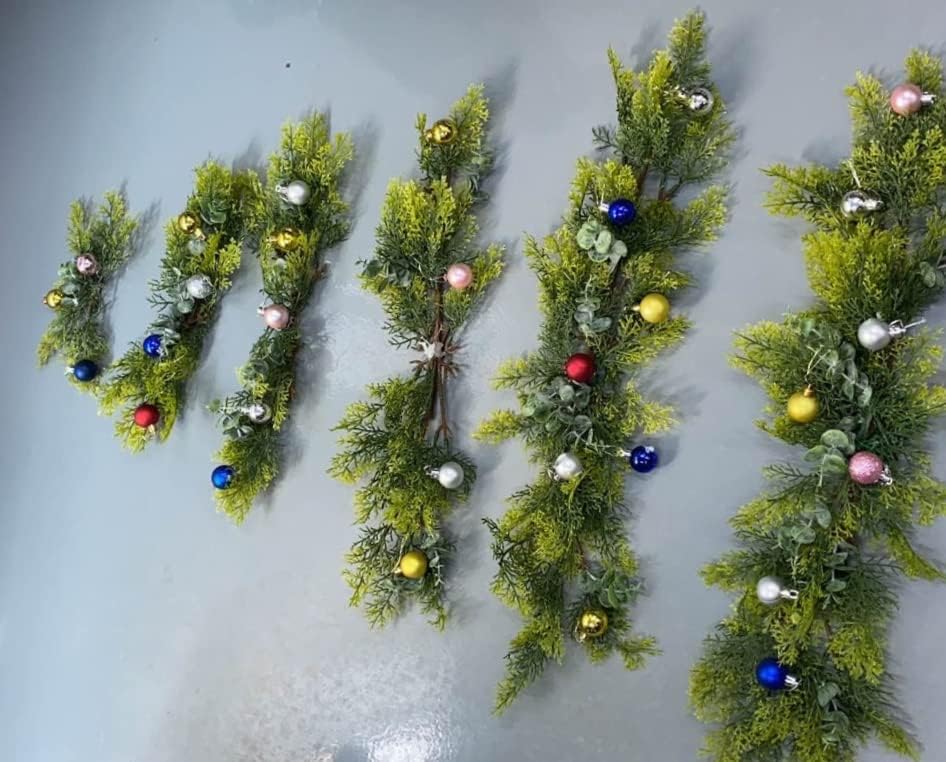 BZDZMQM 2022 Wallидна елка Мини Божиќни украси монтирани елки за елки, приврзоци што висат новогодишна елка што висат bellвона Декорација заштеди простор, со декор Божиќни т