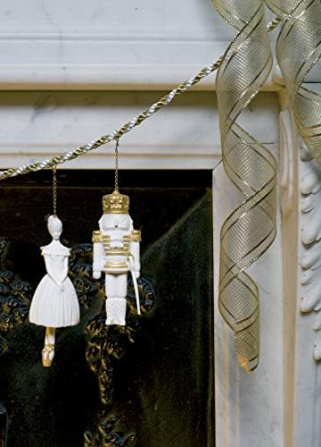 Божиќен украс на оревчерот Lladró. Златен сјај. Порцелански Божиќен украс.