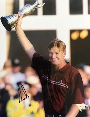 Ерни Елс потпиша 8х10 црвена кошула што ја држи трофејната фото фанатици - автограмирани фотографии за голф