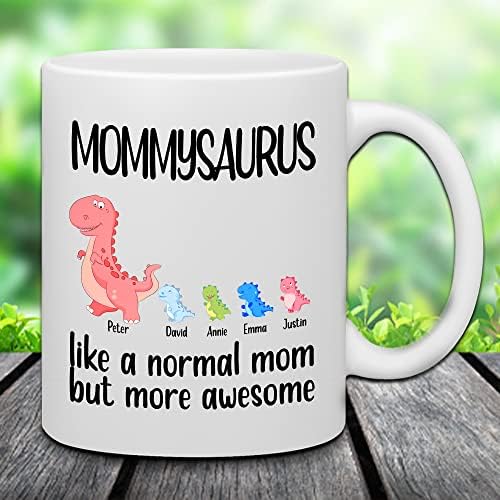 Whidobe персонализирана Mommysaurus кригла обичај 11oz, 15oz кригла со диносаурусни аватари, имиња - смешна кригла за кафе за мајка од ќерка,