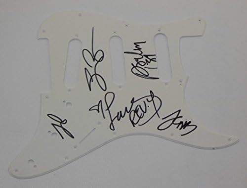 Групацијата Flyleaf Memento Mori потпиша автограмиран Fender Strat Electric Guitar Pickguard loa