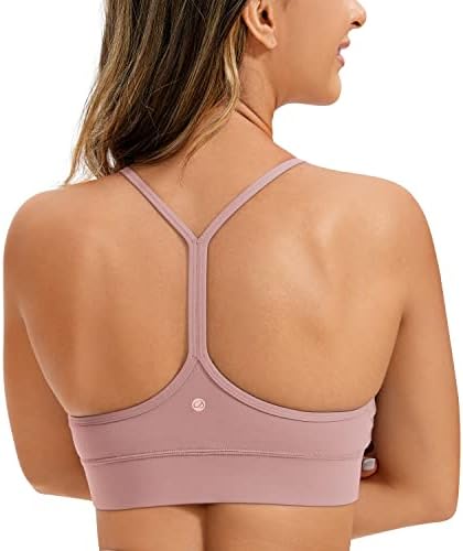 CRZ Јога жени Butterluxe Y -Back Racerback Sports Bra - Spaghetti Thin Straps Scoop Neck Athetice Padded Yoga Bra