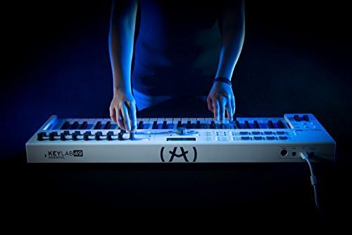 Arturia KeyLab Essential 49 - 49 Key USB Controller Controller MIDI тастатура со копчиња за акционен акционен со чувствителност на брзина, 8 тапани влошки, 9 faders, 9 копчиња и софтвер за аналогни ла?